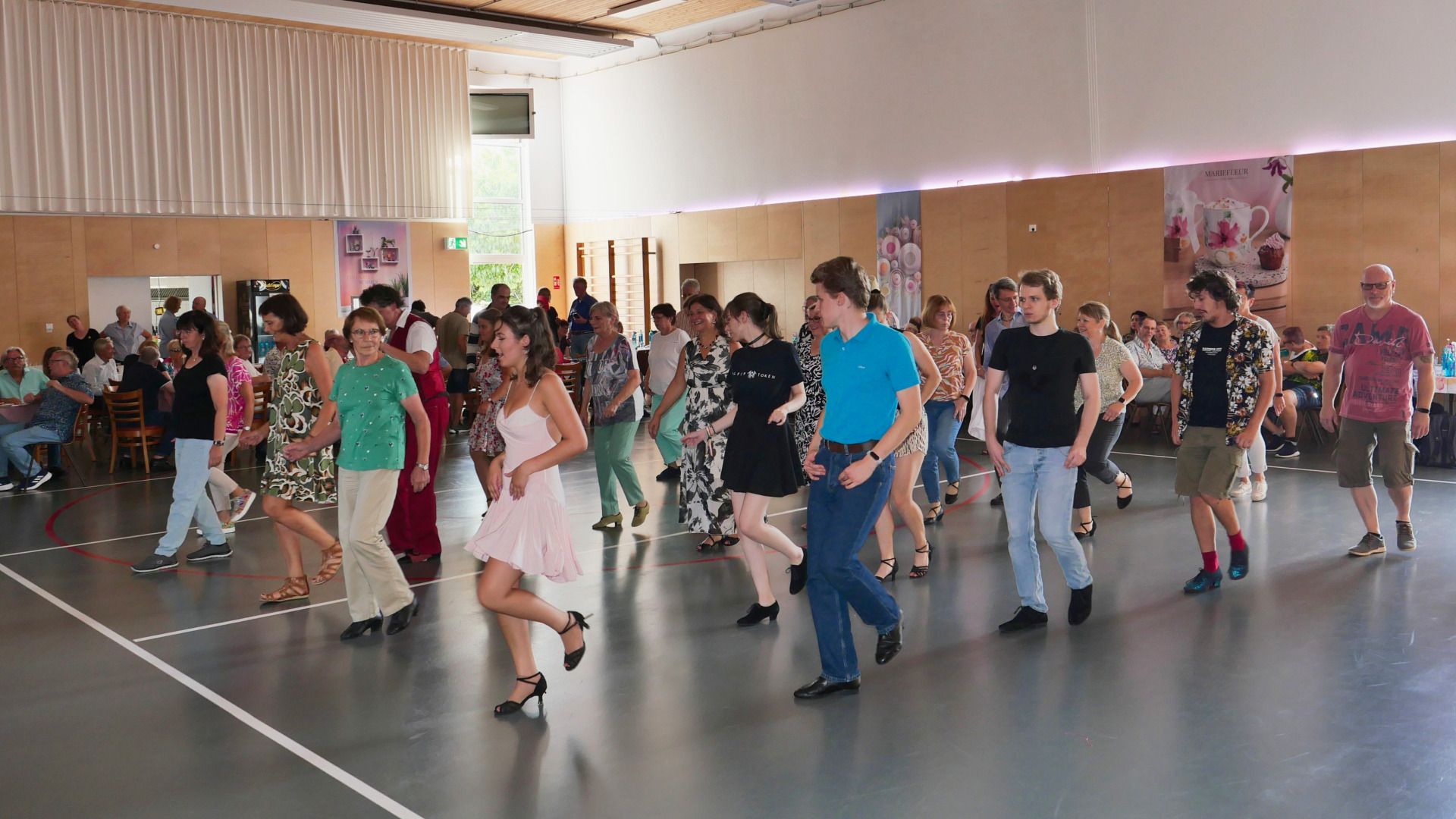 P1330226 Linedance Neo